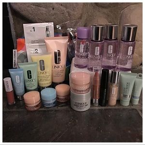 **NWT** Clinique Beauty Bundle - 18 pieces!!